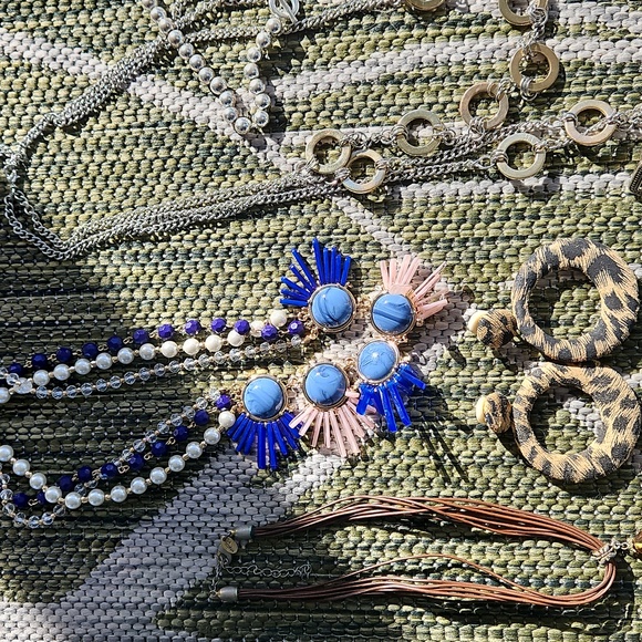 LOT Costume Jewelry - Picture 7 of 7